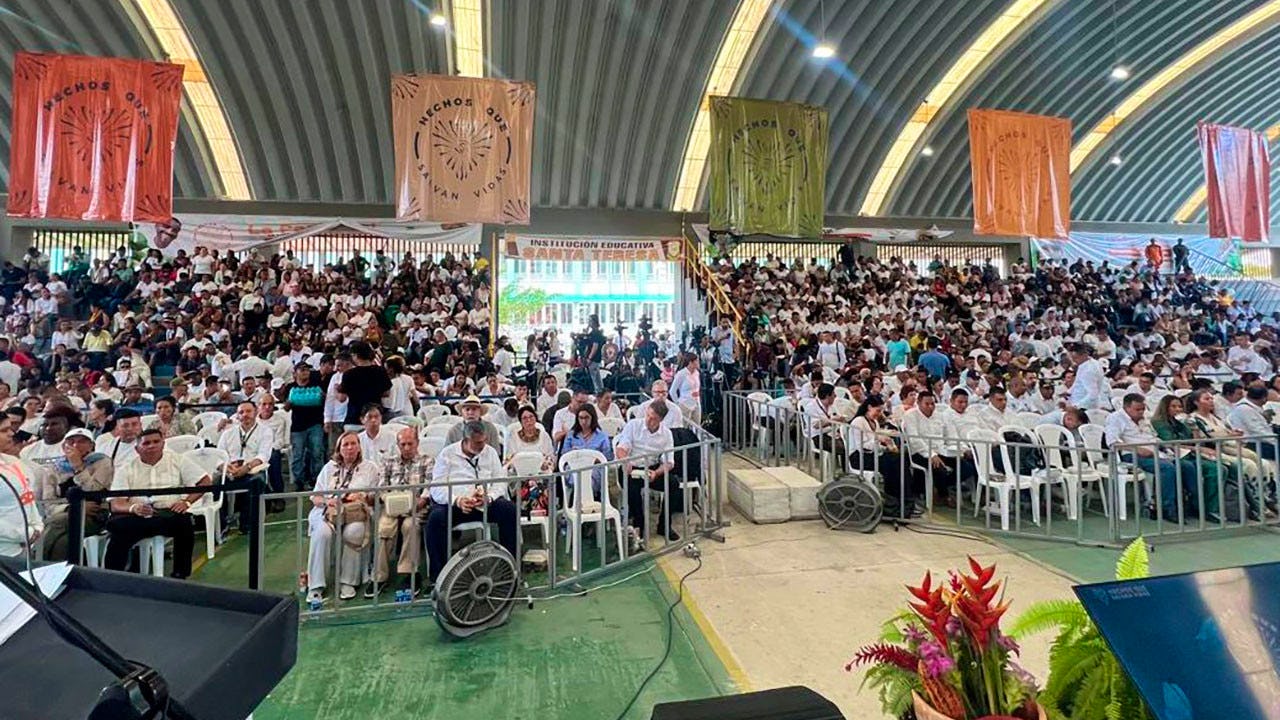 En la ceremonia ​participaron el presidente de la República y el comisionado de Paz, Otty Patiño, así como el gobernador, el alcalde y líderes de la región.