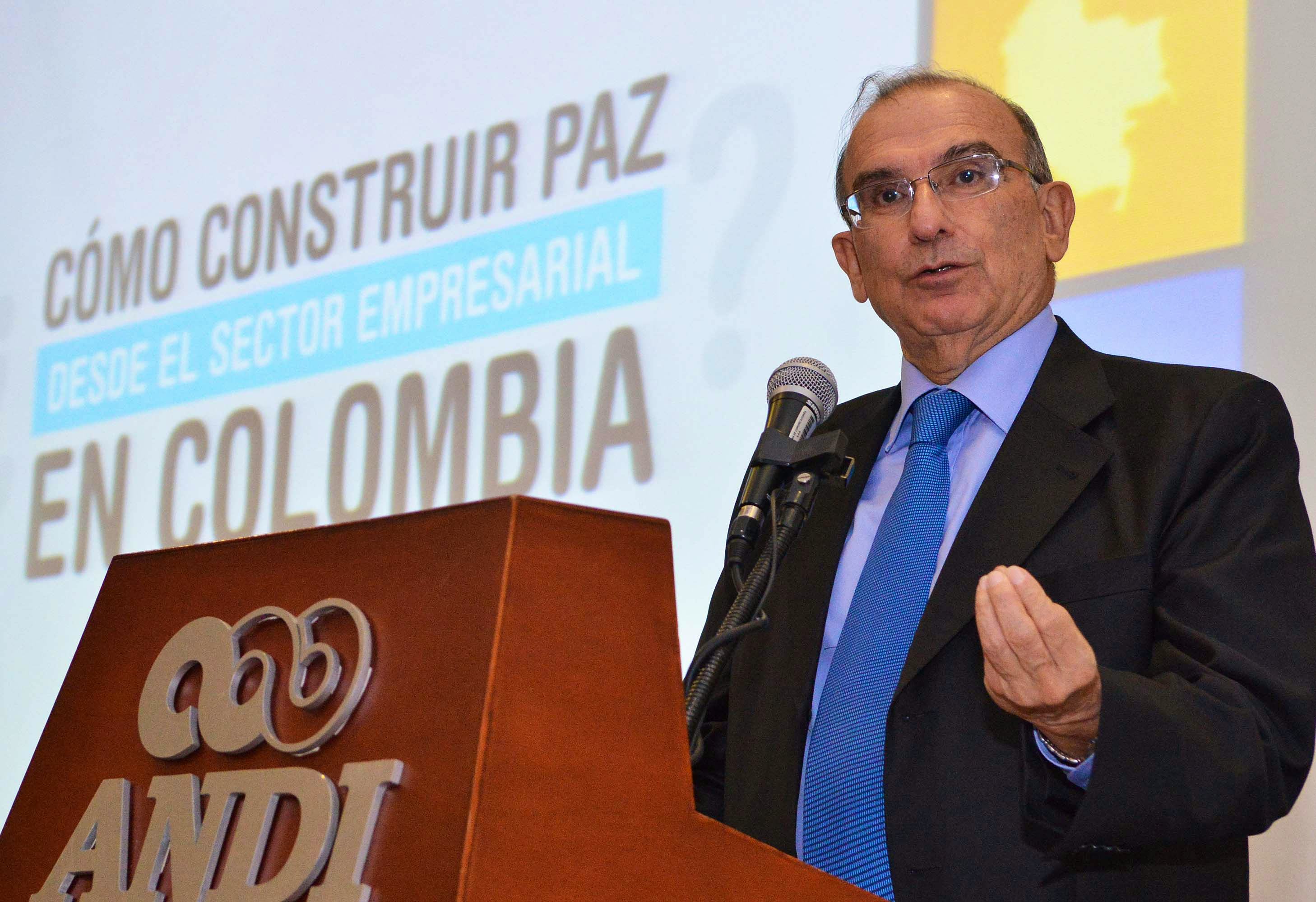 Humberto de la Calle al cierre del panel sobre empresas y construcción de paz. Foto: Oficina del Alto Comisionado para la Paz