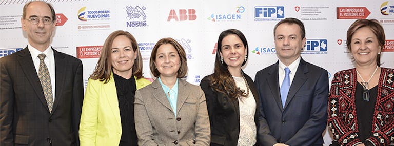 Representantes de Ecopetrol, ABB e Isagen con Kurt Kunz, embajador de Suiza en Colombia, María Victoria Llorente y Ángela Rivas de la FIP. 
