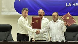 Firma del acuerdo del cese al fuego y hostilidades en La Habana, Cuba, el 23 de junio de 2016.