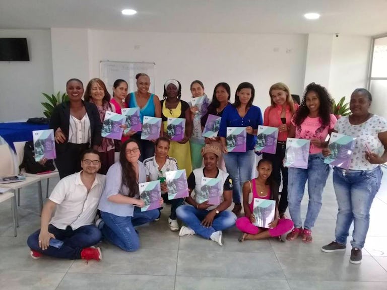 Representantes de organizaciones de mujeres en la socialización del informe FIP en Apartadó