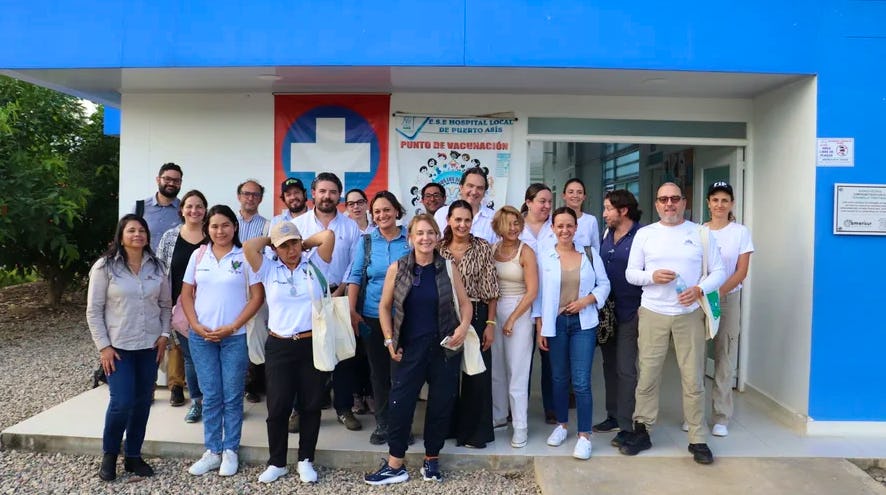 El trabajo de la FIP evoluciona con los tiempos. Arriba, un viaje a Putumayo con el Comité Directivo de FIP para acercarlos al trabajo con los empresarios locales y la conducta empresarial responsable.