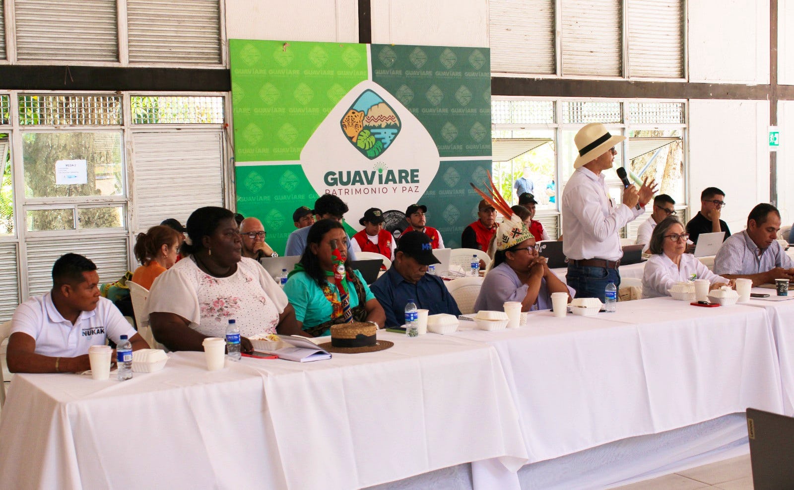 Comunidades reunidas con Gobierno y Estado Mayor Conjunto