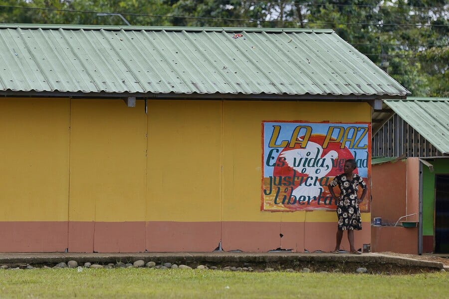 La política de reincorporación debe pasar de la fase “de lo urgente” (medidas de corto plazo), a la fase de “lo importante”, medidas que se centren en la sostenibilidad