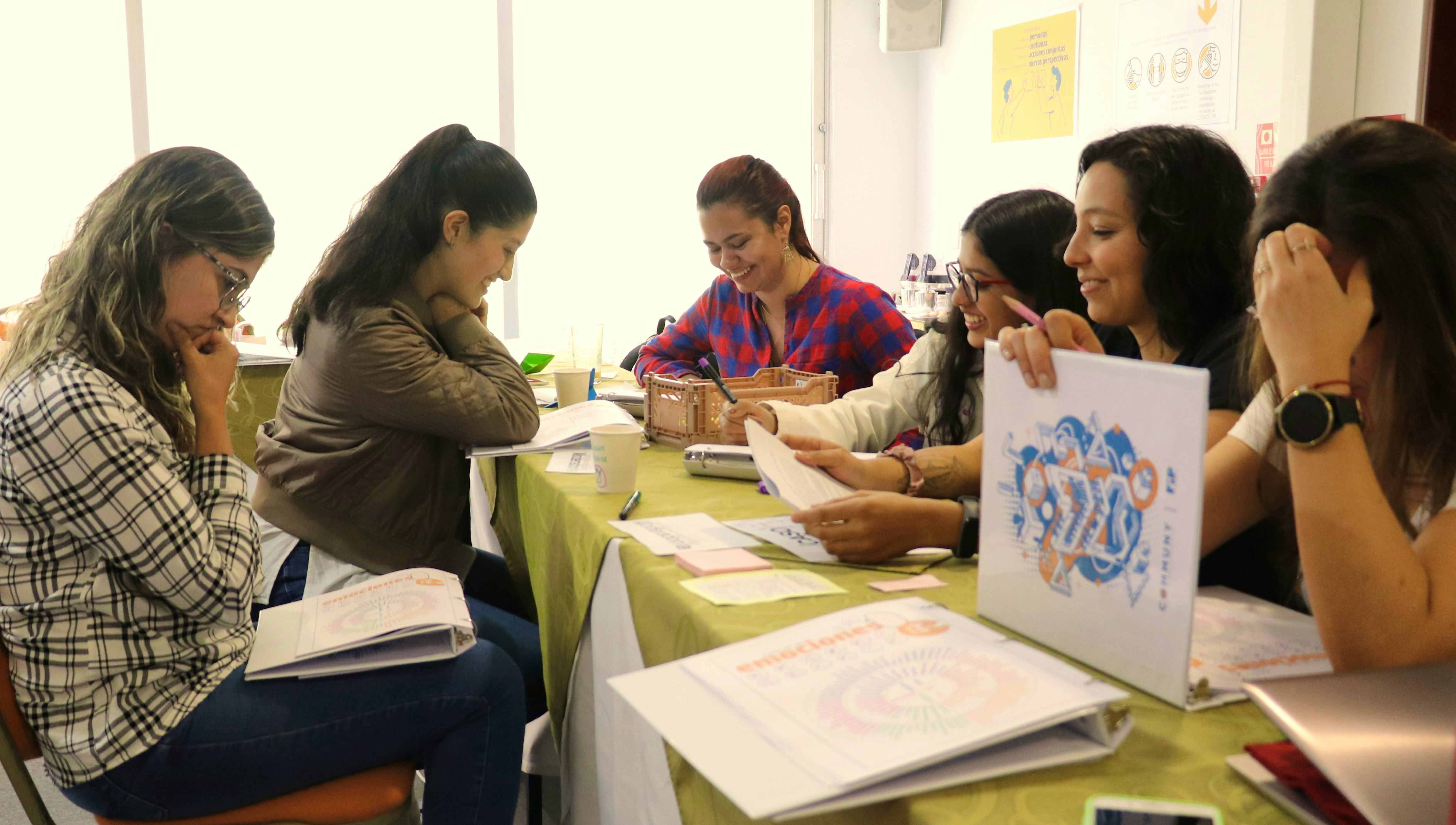 Investigadores FIP durante una COMMUNY sobre métodos de investigación