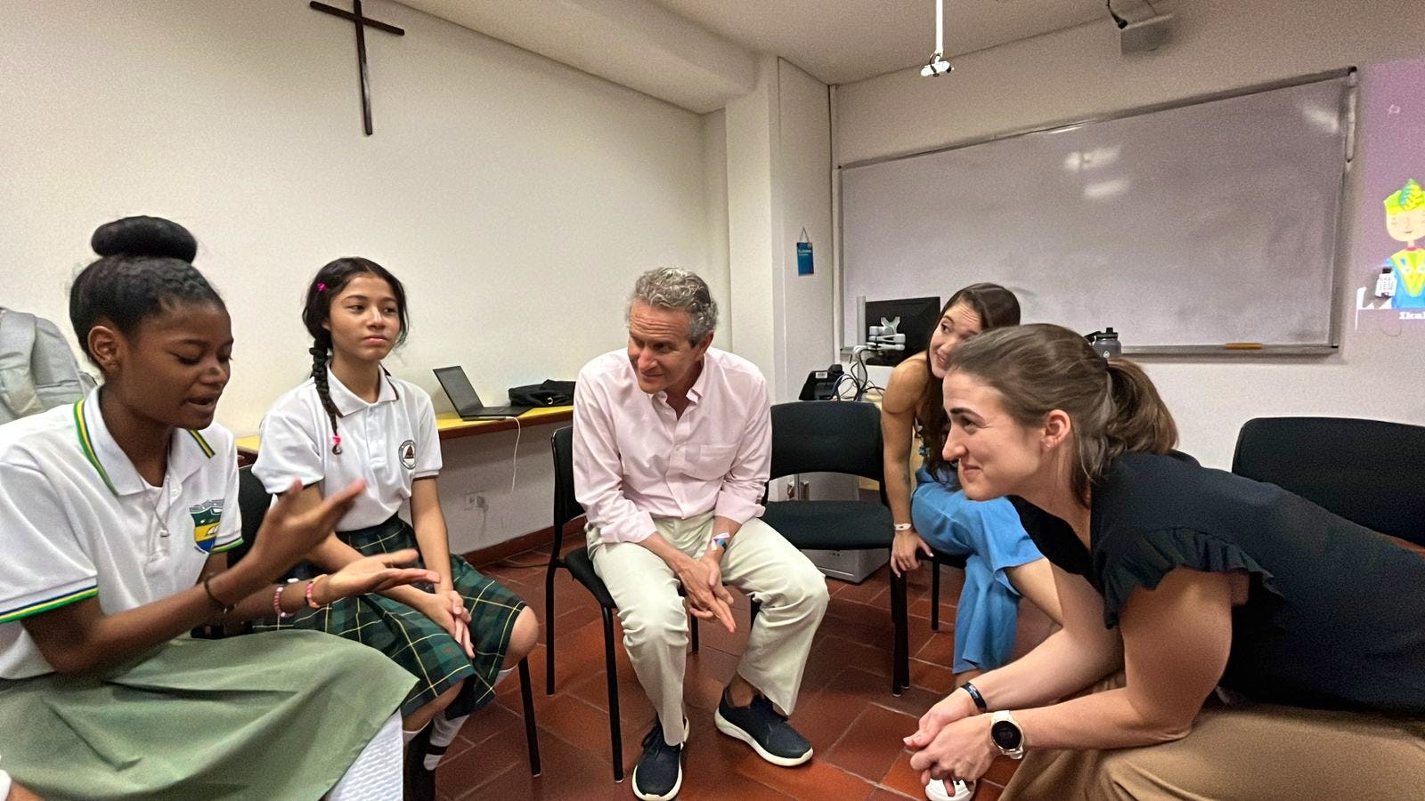 Líderes de Compromiso Valle con jóvenes estudiantes del Valle del Cauca