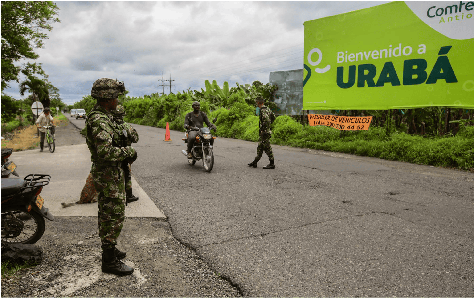 Miembros del Ejército patrullando el Urabá tras la captura de 'Otoniel', líder del Clan del Golfo..