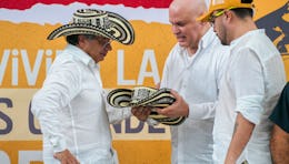 El presidente Gustavo Petro y el exjefe paramilitar Salvatore Mancuso, en Monteria, octubre 2024